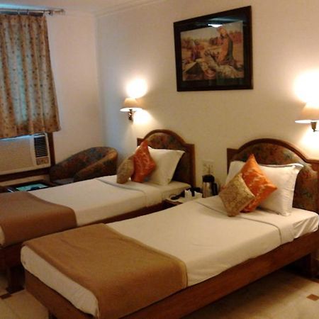 Hotel Diana Palace Джайпур Екстериор снимка