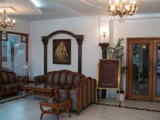 Hotel Diana Palace Джайпур Екстериор снимка
